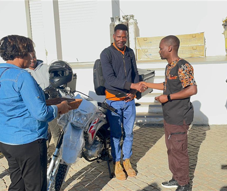 Entrega de motorizadas nas províncias da Huíla e Lunda Sul (6 of 8)